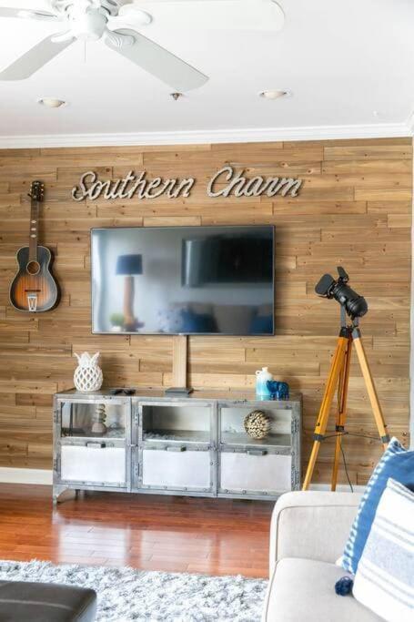 Walk To Broadway Charming Modern Historic Townhome * Nashville